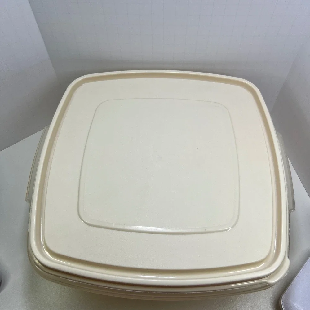 Vintage Rubbermaid Servin Saver Square Food‎ Storage Container Almond 19 cup